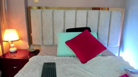 miahertz online show from November 9, 2025, 2:37 pm