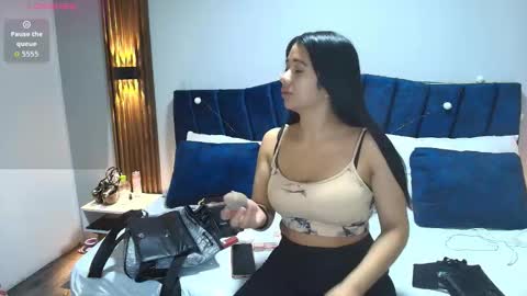 Snapshot of miahotmez chatting on October 5, 2025, 11:41 am MIA HOTMEZ online show from October 5, 2025, 11:41 am