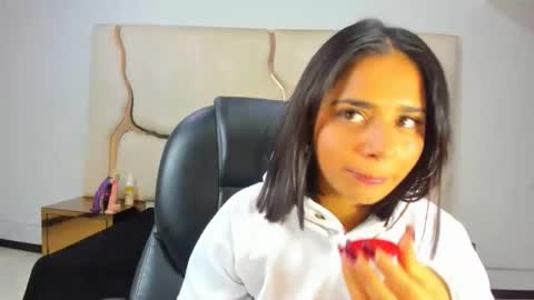 miahsex69 online show from September 15, 2025, 3:06 am