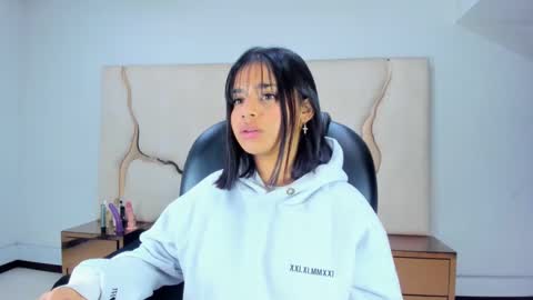 miahsex69 online show from September 24, 2025, 3:21 am