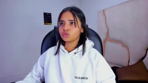 miahsex69 online show from November 25, 2025, 6:46 am