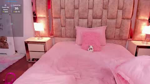 MIAISABELL21 online show from February 16, 2025, 2:43 pm