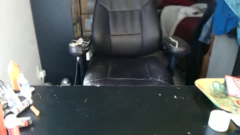 Snapshot of miaking chatting on October 3, 2025, 5:54 pm Mark online show from October 3, 2025, 5:54 pm