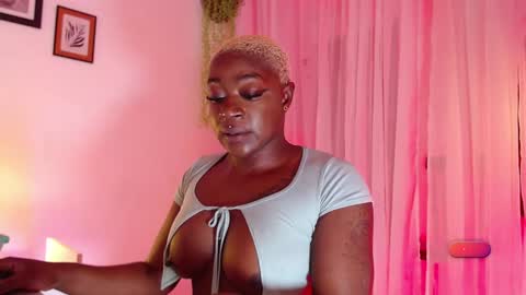 Snapshot of miaknox chatting on February 5, 2025, 9:25 am Mia online show from February 5, 2025, 9:25 am