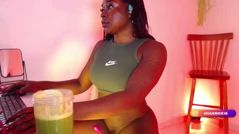 Mia online show from March 5, 2025, 9:05 am