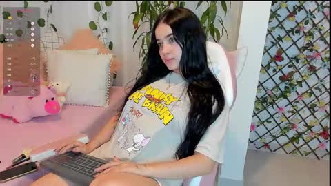 Snapshot of miamaiha chatting on December 19, 2024, 10:10 pm mia 600am-1000am Colombia time online show from December 19, 2024, 10:10 pm