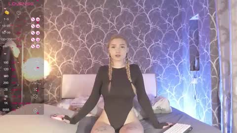 Mia online show from November 14, 2025, 9:19 am