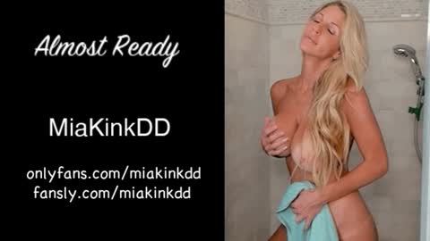 Mia online show from October 22, 2025, 12:27 pm