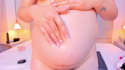 Mia  online show from January 5, 2025, 9:48 am