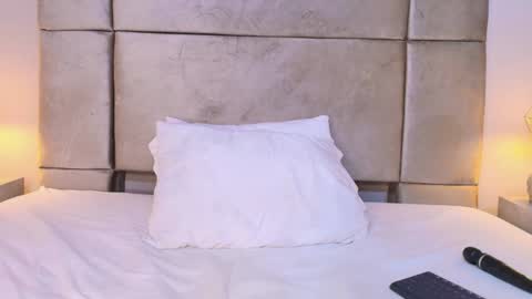 Mia  online show from January 28, 2025, 7:43 am