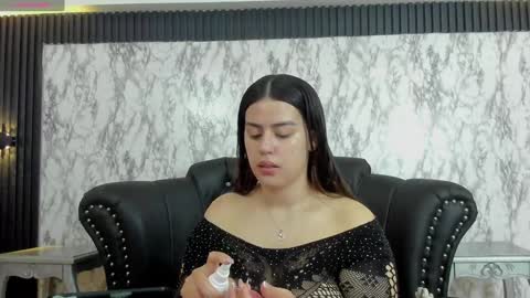 Snapshot of miamontoya chatting on February 6, 2025, 12:48 pm Mia   -5 7001400 Follow  online show from February 6, 2025, 12:48 pm