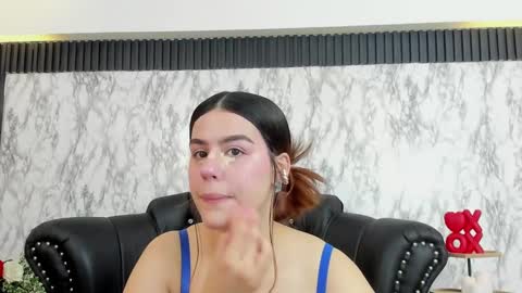 Snapshot of miamontoya chatting on February 11, 2025, 12:16 pm Mia   -5 7001400 Follow  online show from February 11, 2025, 12:16 pm