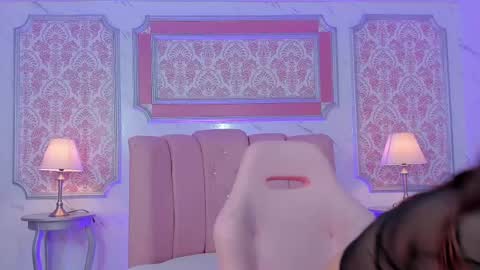 Snapshot of miamontoya chatting on March 11, 2025, 12:50 pm Mia   -5 7001400 Follow  online show from March 11, 2025, 12:50 pm