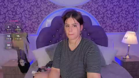 Snapshot of miamontoya chatting on October 13, 2025, 1:22 pm Mia   -5 7001400 Follow  online show from October 13, 2025, 1:22 pm