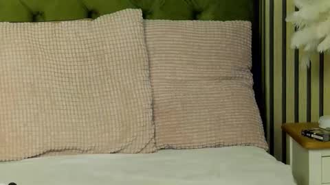 Snapshot of mianoir chatting on December 4, 2025, 5:50 am MiaNoir online show from December 4, 2025, 5:50 am