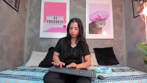 Snapshot of mianyxara_ chatting on October 27, 2025, 10:25 pm Mia online show from October 27, 2025, 10:25 pm