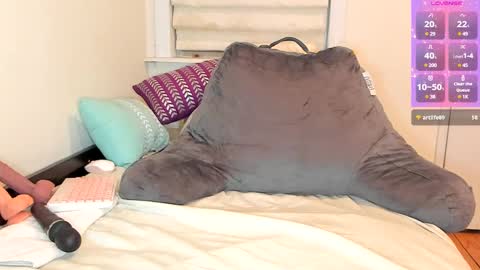 Mia  online show from February 13, 2025, 2:12 am