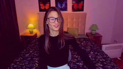 Mia online show from January 26, 2025, 6:37 pm