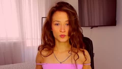 Mia online show from October 12, 2025, 8:35 am