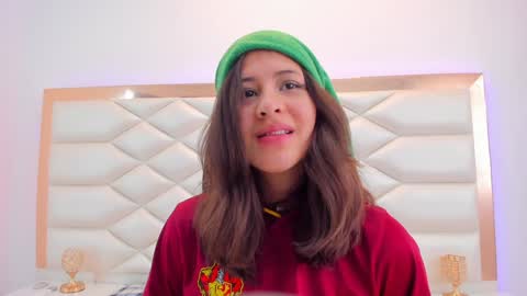 Snapshot of miaqueen021 chatting on January 13, 2025, 3:26 pm Sweetie Mia online show from January 13, 2025, 3:26 pm