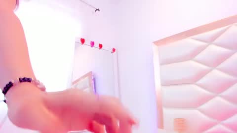 Sweetie Mia online show from February 25, 2025, 3:27 pm