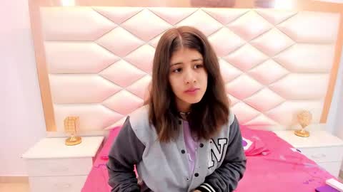 Snapshot of miaqueen021 chatting on February 27, 2025, 12:23 pm Sweetie Mia online show from February 27, 2025, 12:23 pm