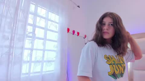 Snapshot of miaqueen021 chatting on March 1, 2025, 6:32 pm Sweetie Mia online show from March 1, 2025, 6:32 pm