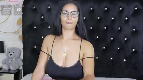 Snapshot of miaryder29 chatting on October 29, 2025, 1:35 pm Mia online show from October 29, 2025, 1:35 pm