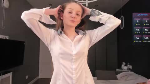 Mia online show from October 15, 2025, 2:50 pm