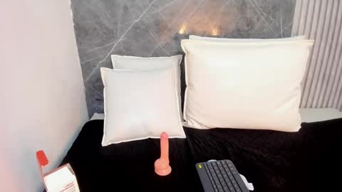 miascott5 online show from March 2, 2025, 7:12 pm