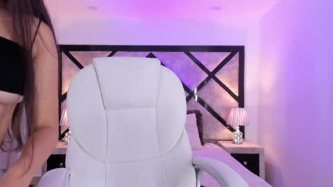 Snapshot of miasilverr chatting on December 9, 2024, 8:44 pm Mia online show from December 9, 2024, 8:44 pm