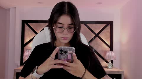 Snapshot of miasilverr chatting on January 16, 2025, 8:03 pm Mia online show from January 16, 2025, 8:03 pm