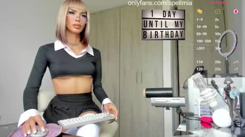 Mia  instagram miasspell online show from November 4, 2025, 3:55 pm