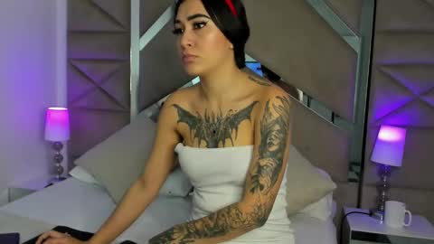 miasr_ online show from November 12, 2025, 3:56 pm