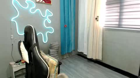 Mia online show from October 26, 2025, 8:09 am