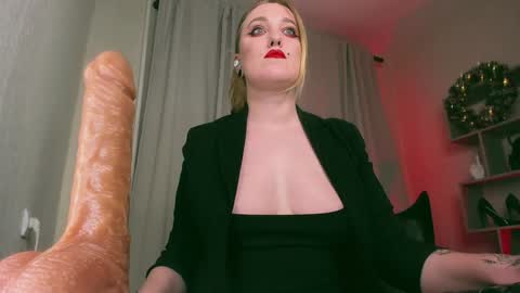 Lana online show from December 19, 2024, 6:34 pm