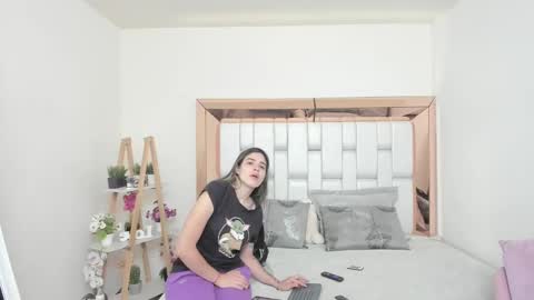 Snapshot of miavillalobos_ chatting on September 15, 2025, 11:54 am Mia Villalobos online show from September 15, 2025, 11:54 am