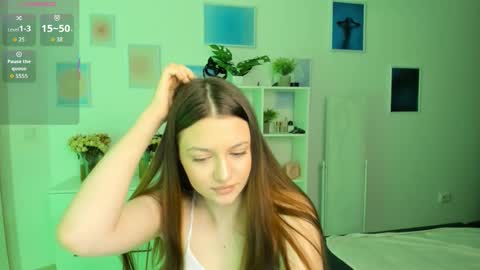 Mia online show from September 26, 2025, 4:05 am