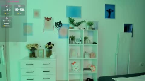 Mia online show from October 2, 2025, 4:41 am