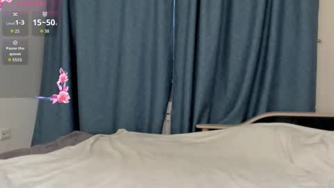 Mia online show from November 11, 2025, 5:40 am