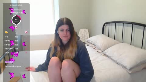 Snapshot of miawallace__ chatting on February 19, 2025, 1:39 pm Mia online show from February 19, 2025, 1:39 pm