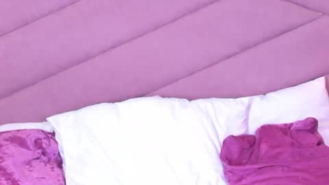 MiaWeiss online show from October 23, 2025, 9:57 pm