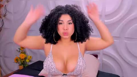 Snapshot of miawoderfull chatting on January 6, 2025, 6:36 am Mia online show from January 6, 2025, 6:36 am