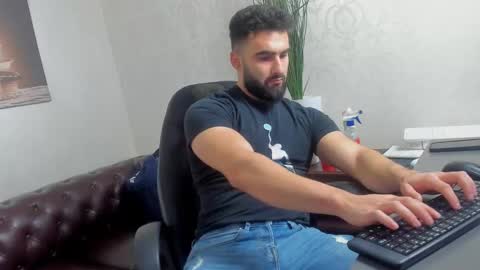 Snapshot of micahlane chatting on October 28, 2025, 5:33 am MicahLane online show from October 28, 2025, 5:33 am