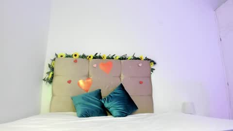 Snapshot of michael_and_sharon chatting on February 25, 2025, 12:14 am Micky and Sharon online show from February 25, 2025, 12:14 am