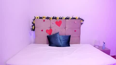 Snapshot of michael_and_sharon chatting on February 26, 2025, 1:21 am Micky and Sharon online show from February 26, 2025, 1:21 am