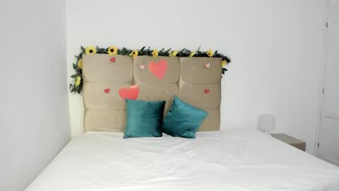 Snapshot of michael_and_sharon chatting on February 27, 2025, 1:38 am Micky and Sharon online show from February 27, 2025, 1:38 am