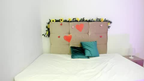 Snapshot of michael_and_sharon chatting on March 5, 2025, 2:03 am Micky and Sharon online show from March 5, 2025, 2:03 am