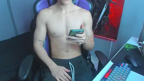 Snapshot of michael_twink18 chatting on October 10, 2025, 4:22 am Michael online show from October 10, 2025, 4:22 am