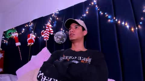 michael_vidal online show from December 5, 2025, 5:05 am